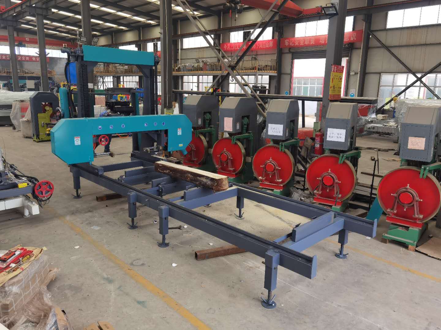 Станок ленточнопильный