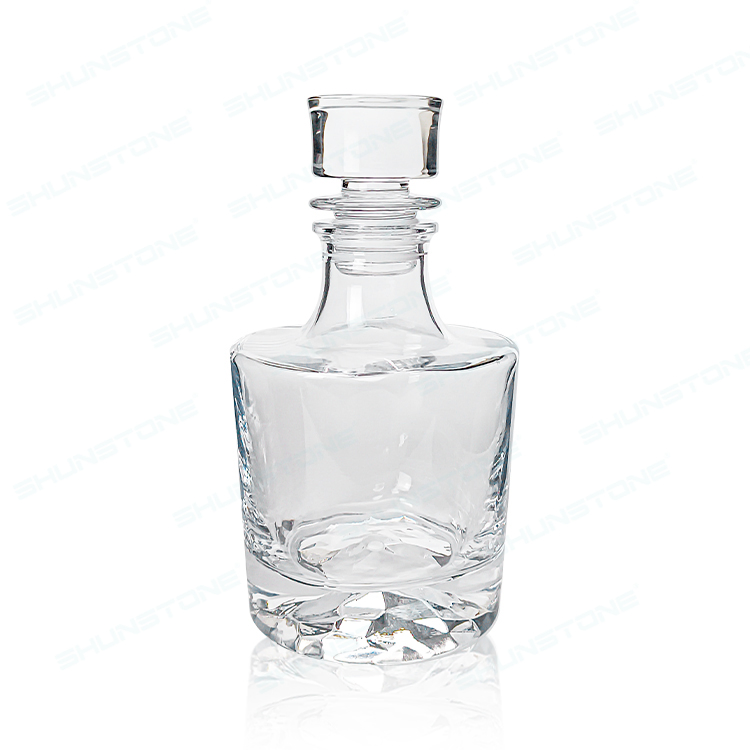 Heavy Base Whiskey Crystal Drinking Glassware Embossed Mountain Whiskey Decanter with Wooden Box Set for Men