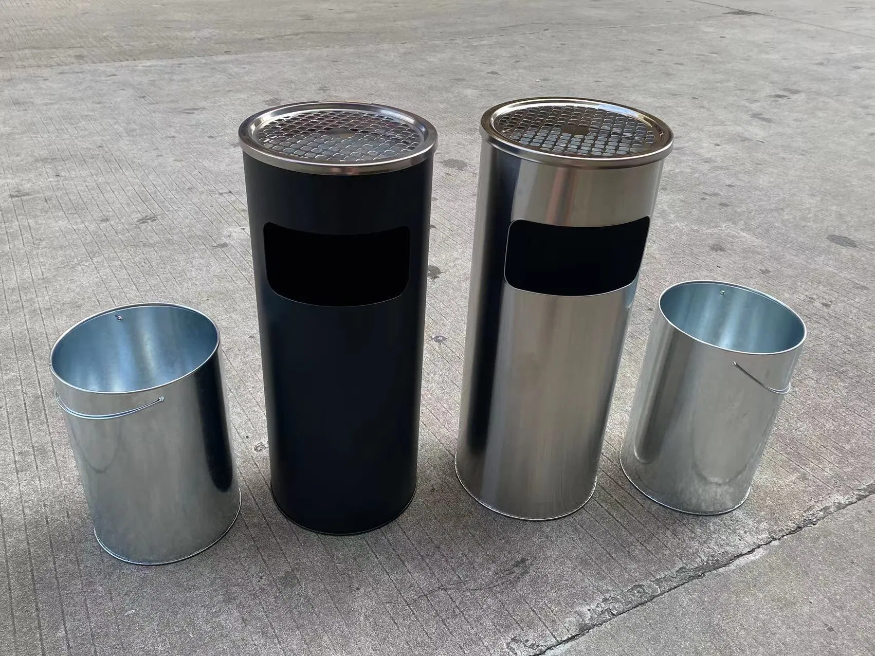 10 Liter Stainless Steel Ground Dustbin for Modern Spaces