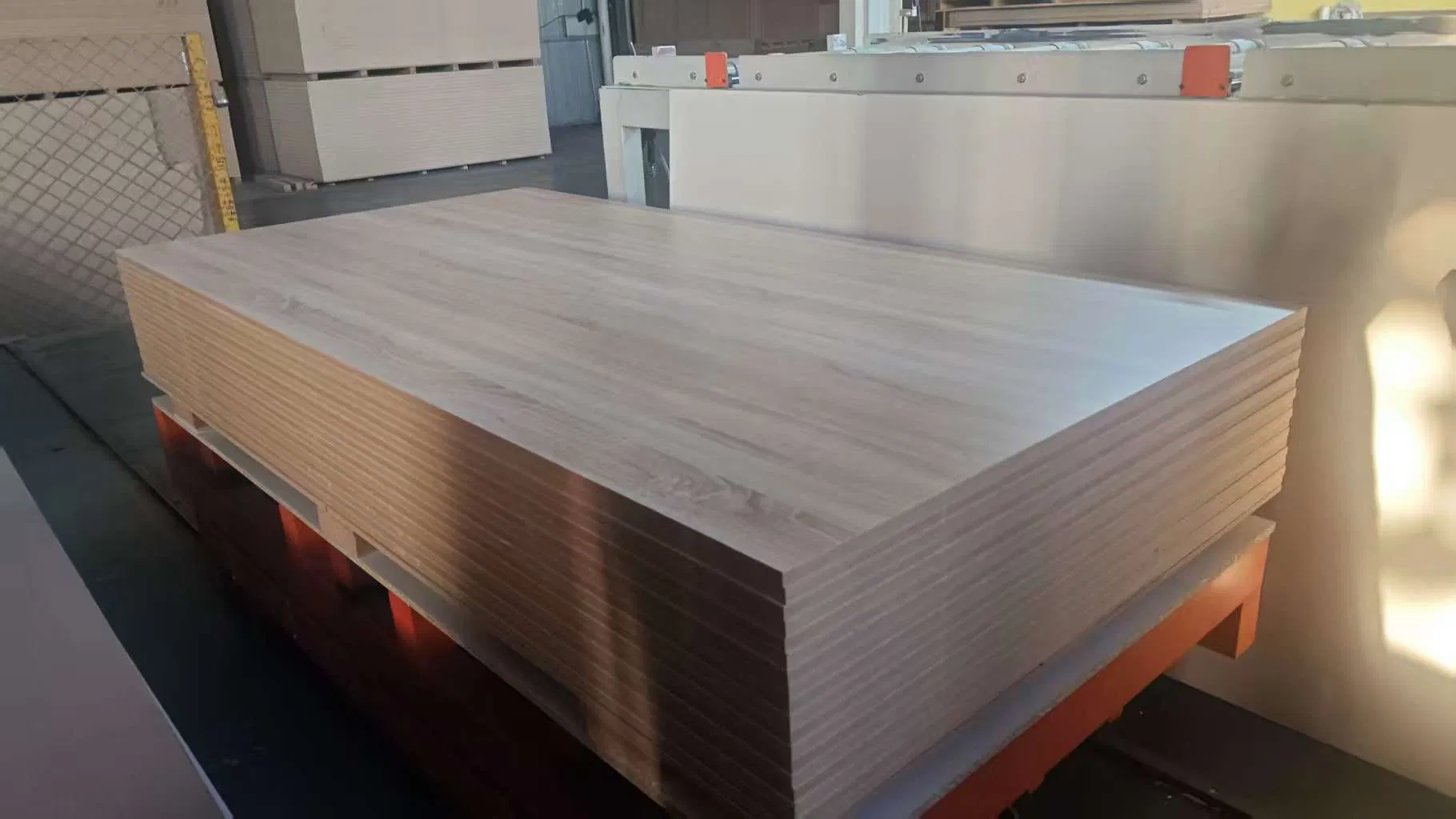 High-Quality 12mm 15mm 18mm E2/E1/P2 Melamine MDF for Furniture