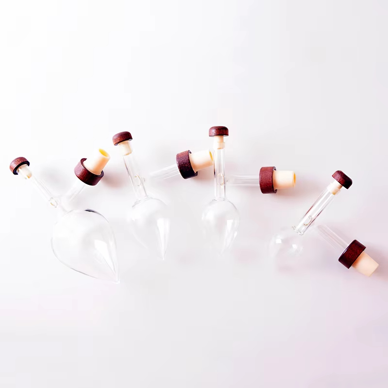 Hot Sales Portable Red Wine Bottle Pourer and Quick Wine Decanter Spout Glass Eco-Friendly Wine Decanter