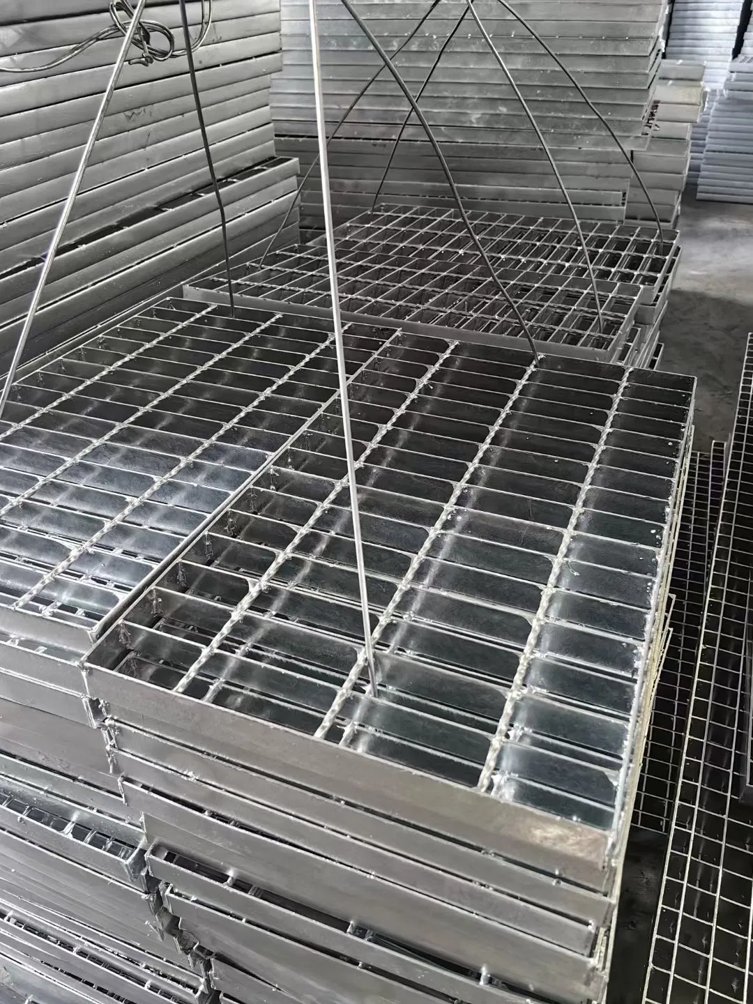 Outdoor Heavy Duty Sidewalk Steel Grating Storm Ditch Trench Drain Drainage Cover Steel Grates
