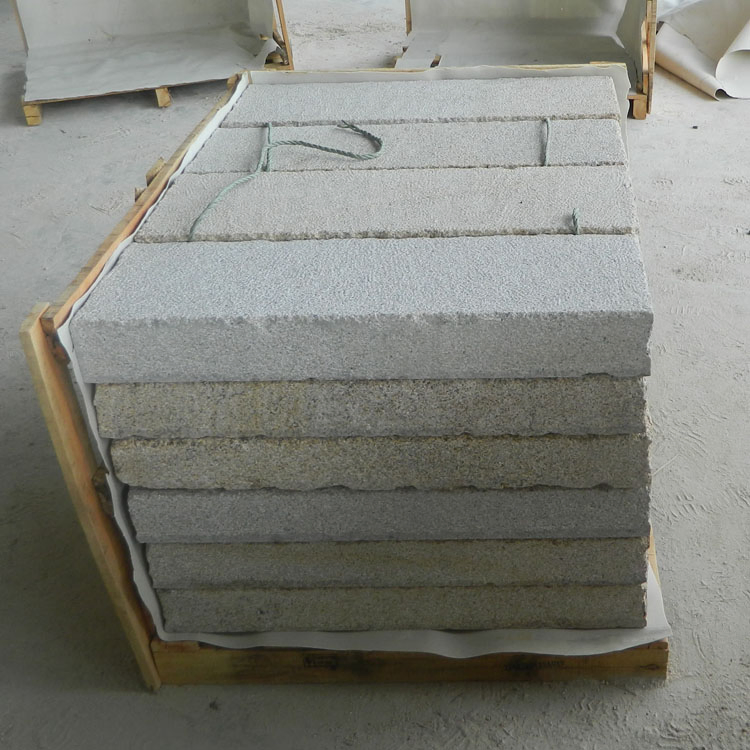 Bush-Hammered Finish Yellow Rusty Granite G682 Curbstone for Patio Pavers