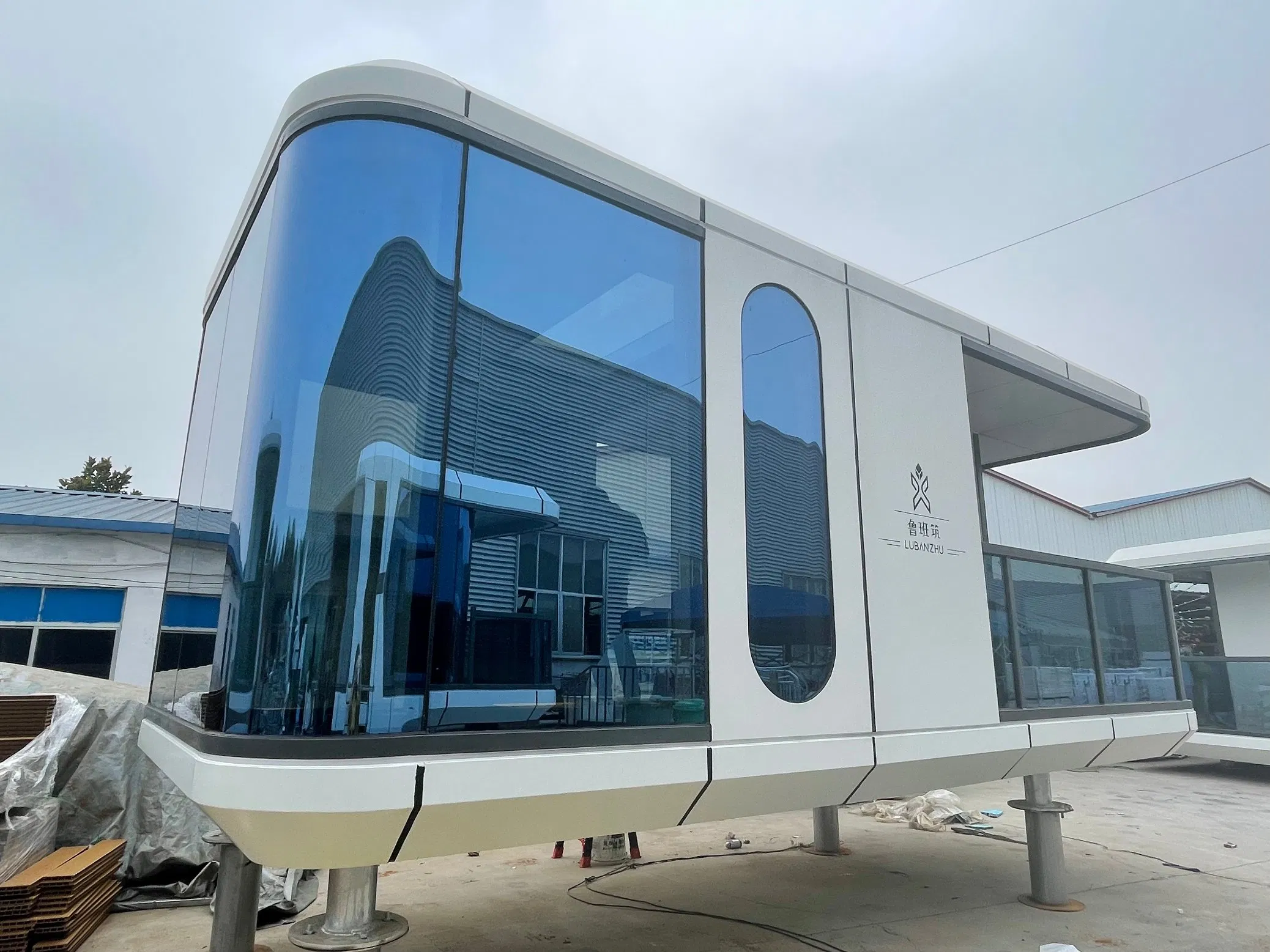 Ready to Ship Mobile Prefab Houses Space Capsule Home Sleeping Pod Capsule House for Living