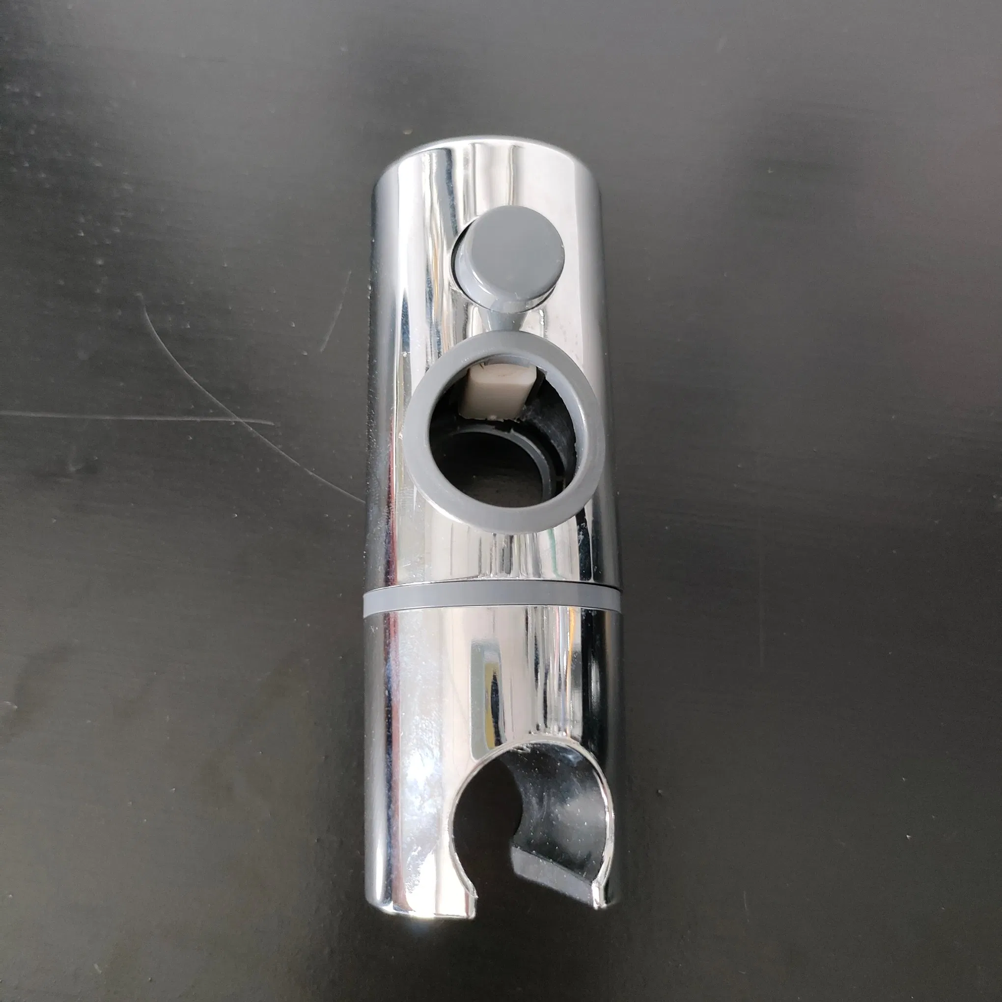 Luxurious Chrome Shower Head with Customizable Spray Settings
