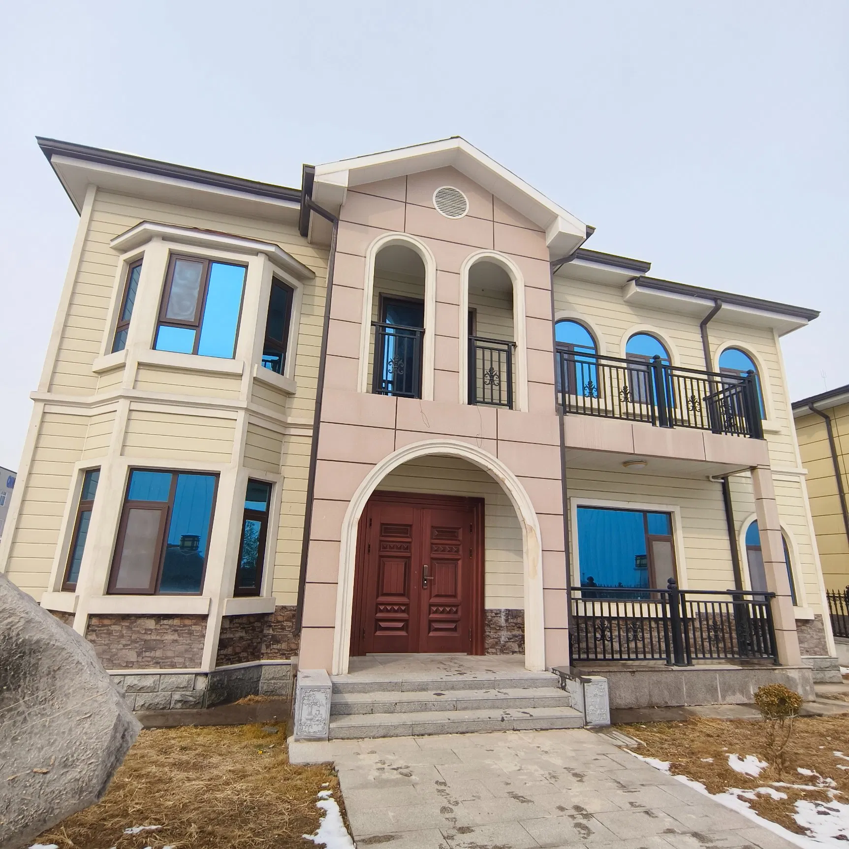 Comfortable and Safe Light Steel Villa Chinese Style European Style Custom Prefabricated House