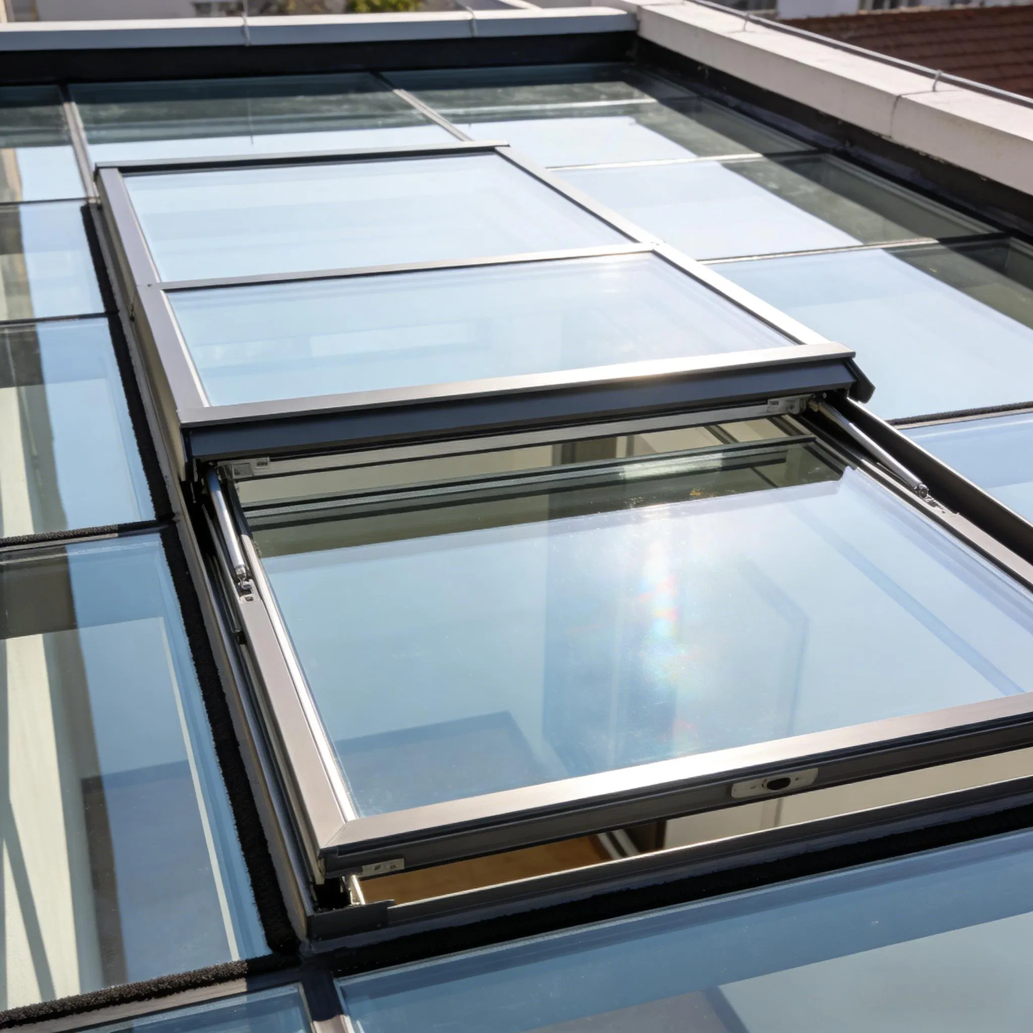 High-Performance Aluminum Alloy Sliding Skylight for Optimal Light Control