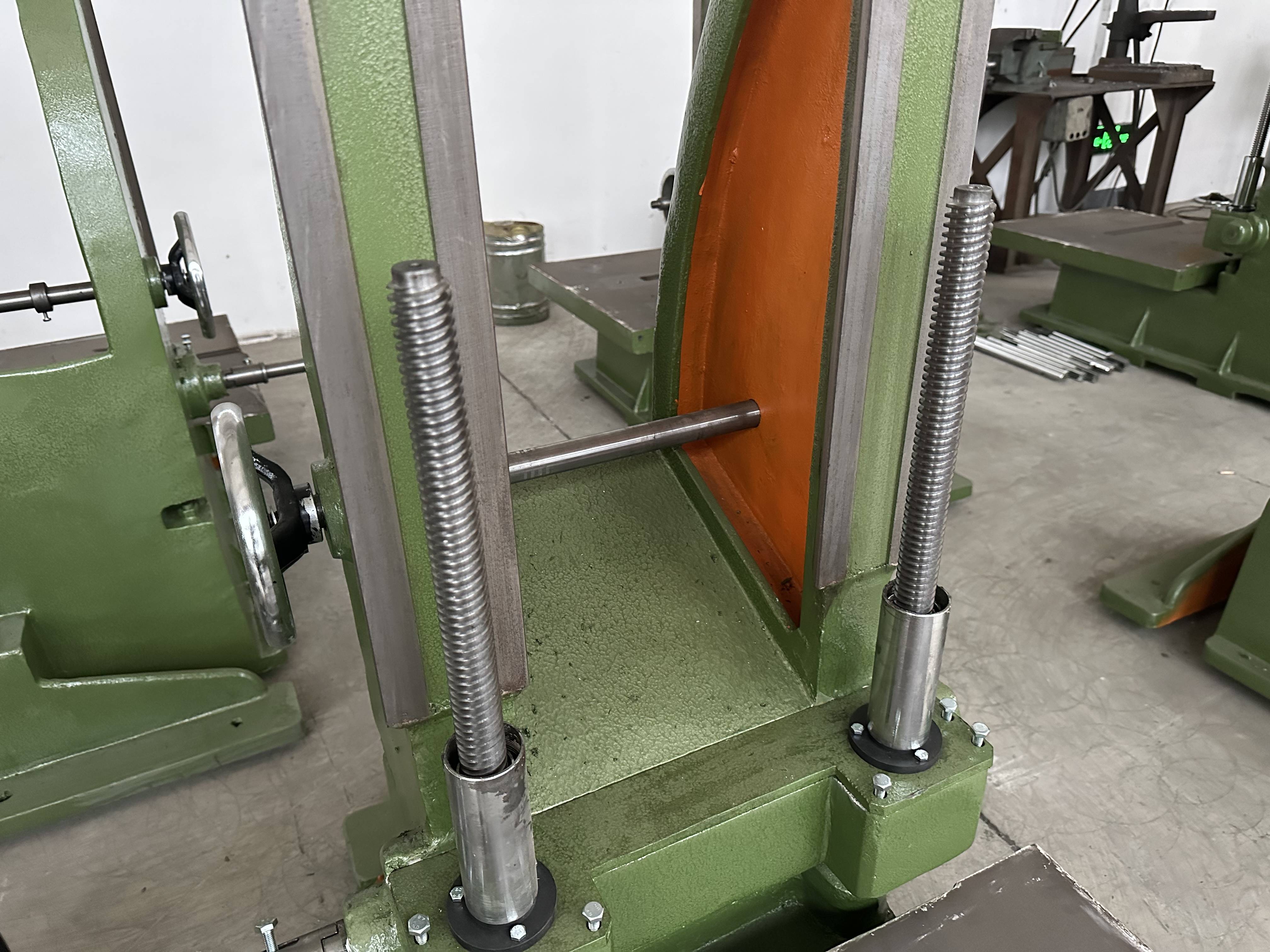 Ленточная пилорама вертикальная для распиловки бревен