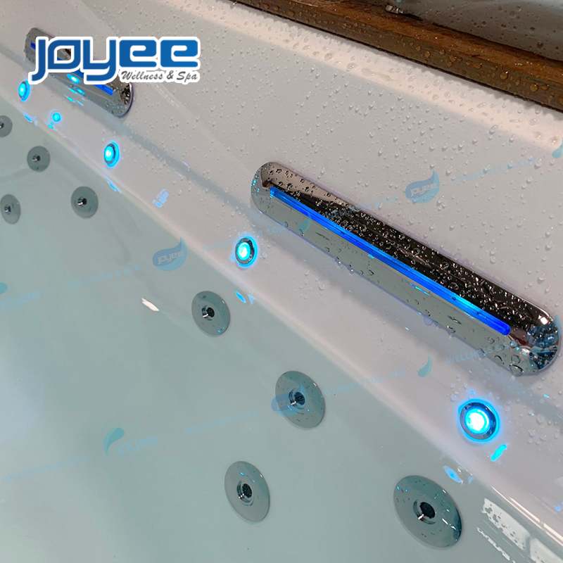 Угловая ванна на 4 персоны с LED-подсветкой и гидромассажем