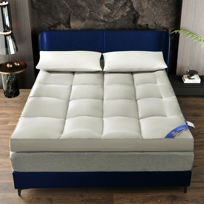 Soft Sleeping Pad Topper Down Alternative Fill Quilted Protect Bed Mattress