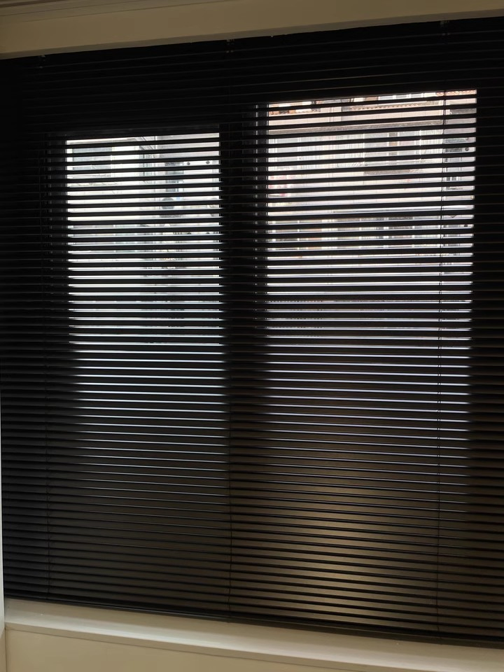 Sisheng Black Shutter by Wired Motor Made of Aluminium Magnesium Alloy