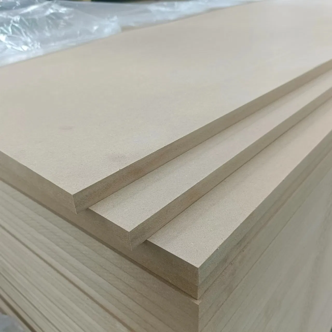 3mm 6mm 8 mm 15mm 18mm UV High Gloss Melamine Plain Raw Waterproof Venner MDF High Density Board High Quality E0/E1/E2/WBP Glue 1220X2440mm 1250X2550mm