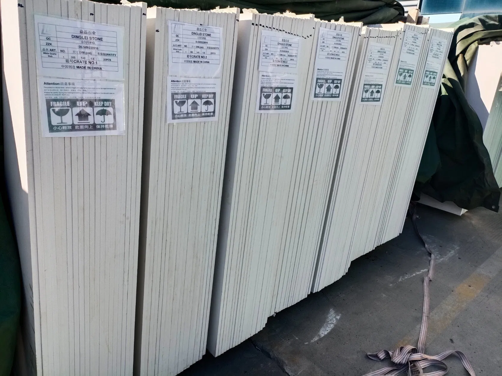 Artificial Calacatta Stream Jumbo Quartz Customized Size Black White for Countertop and Big Slabs