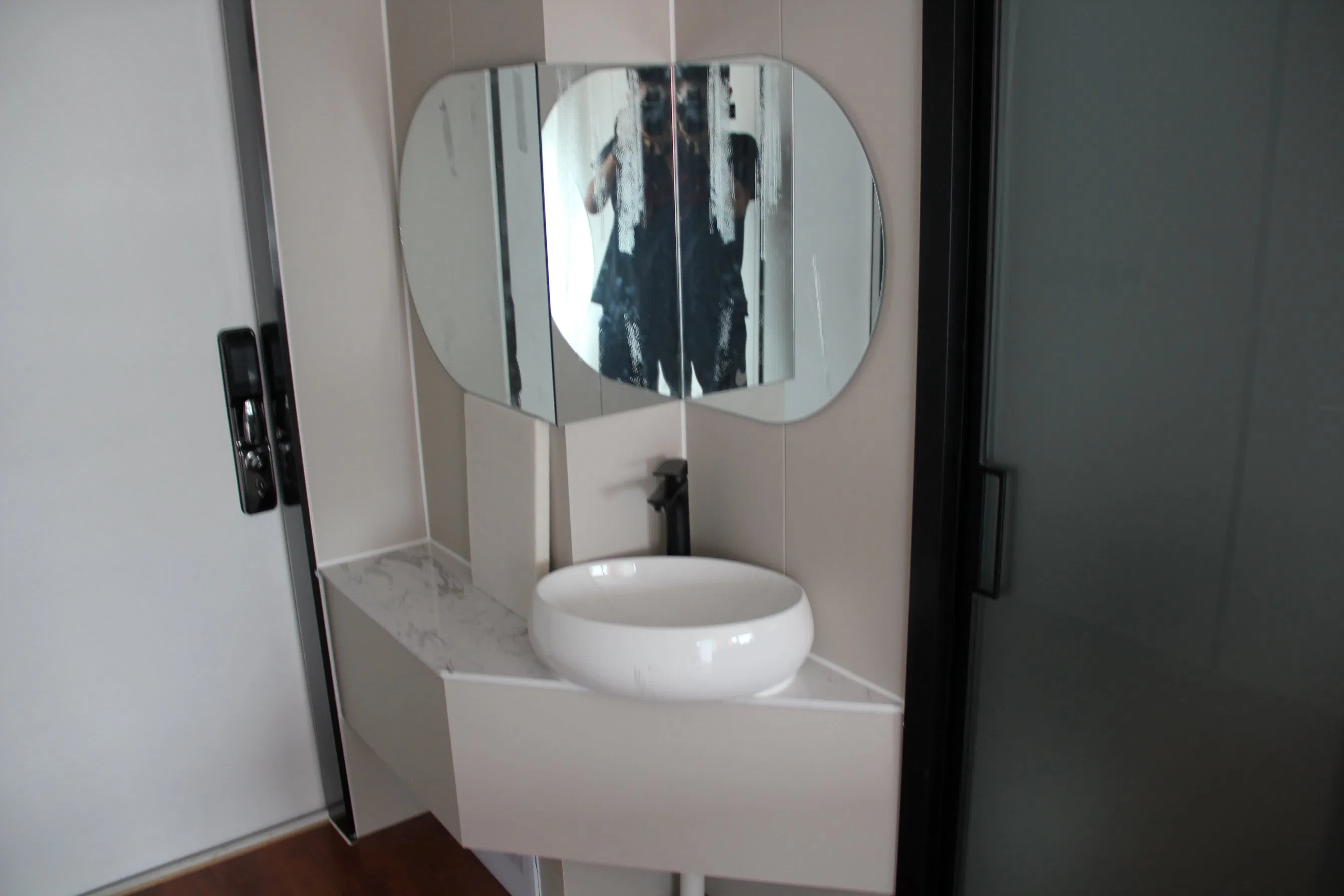 Factory Price Luxury Capsule House Modern Prefab Modular House