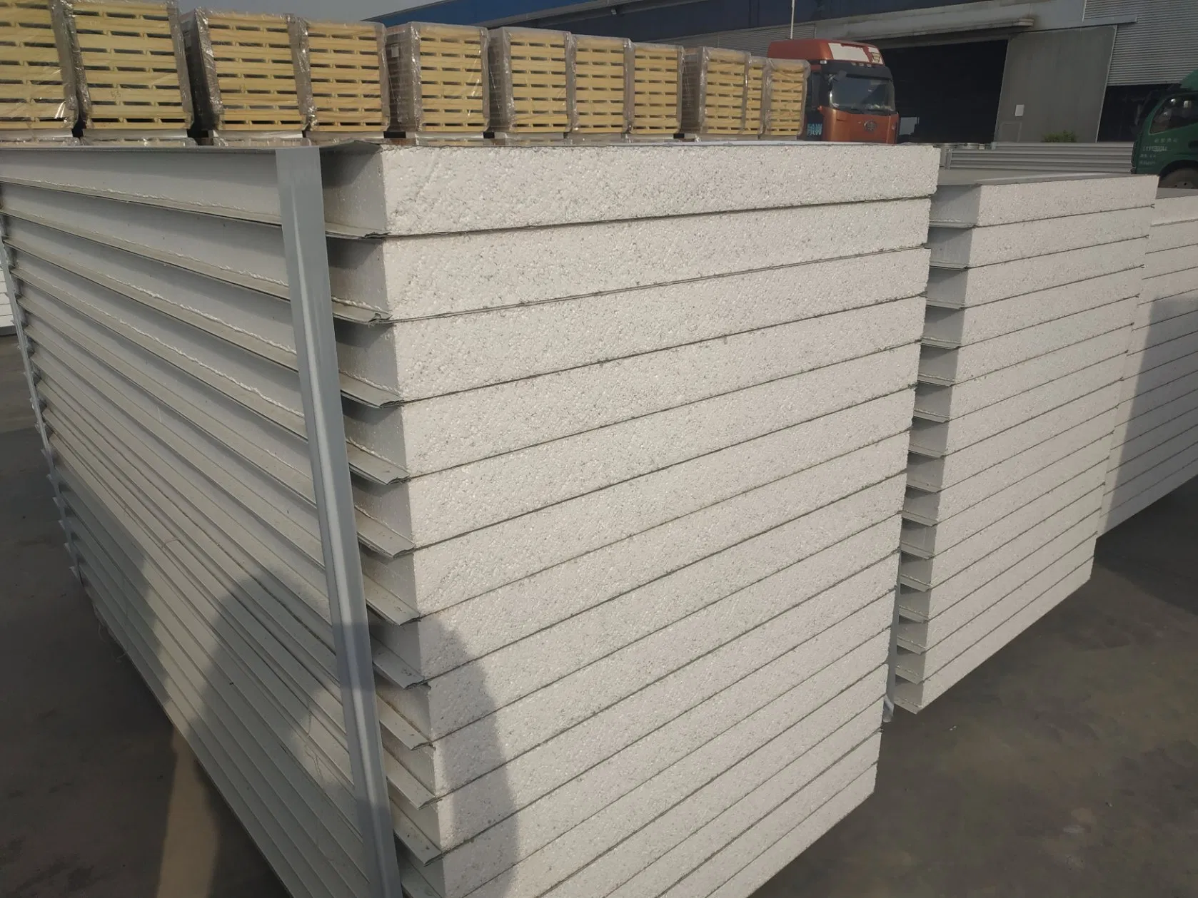 Color Steel Metal Faced High Strength Styrofoam/EPS/Polystyrene Sandwich Panel for Warehouse/Shed/Caravan From Headstream Company