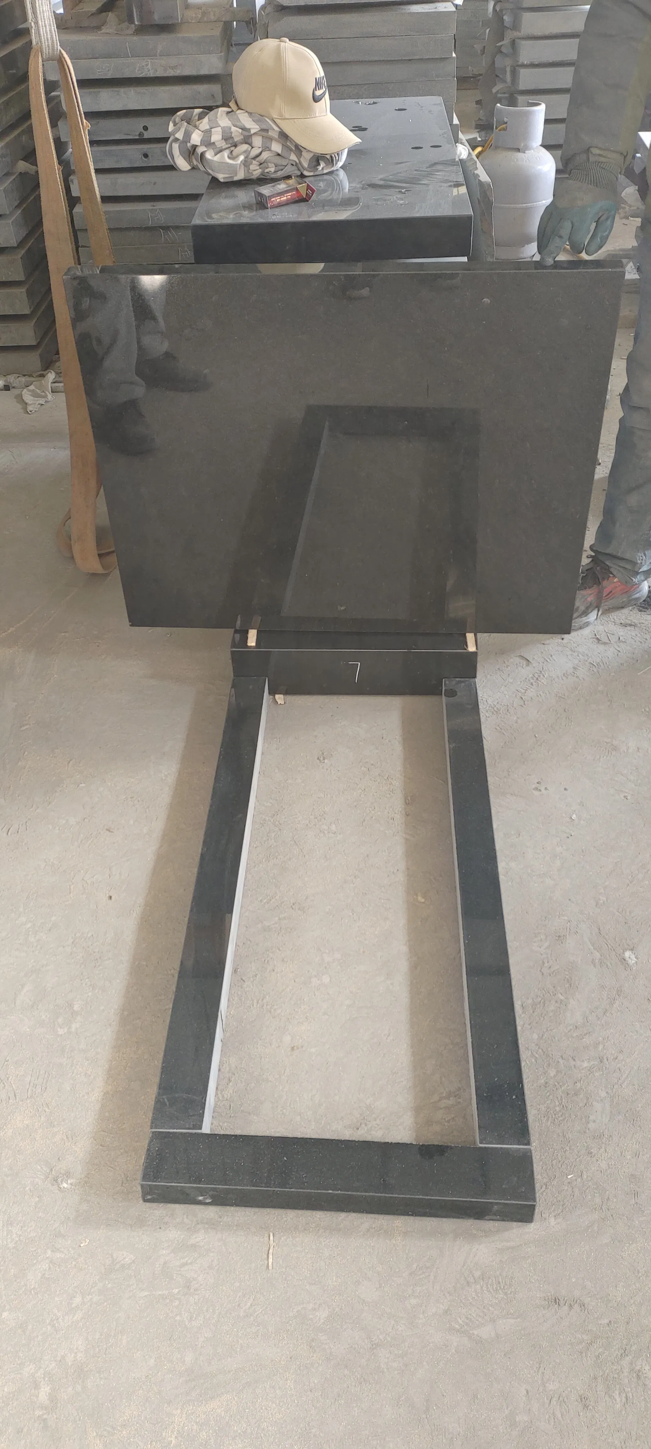 Cheap Granite Tombstone Factory in China Russian Style Headstone