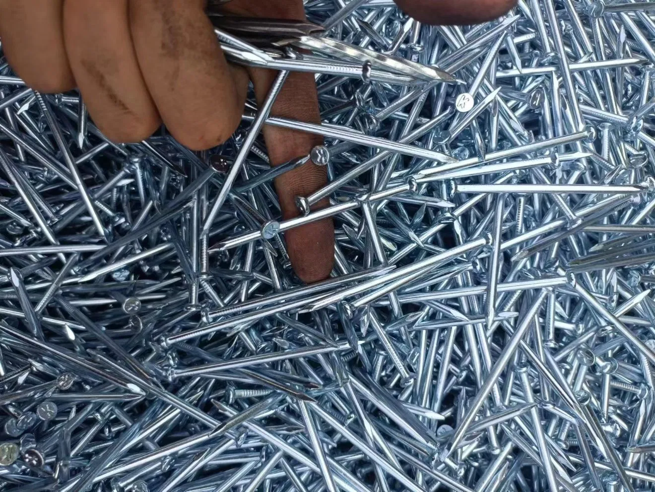 Hot Sale Top Quality High Hardness 1.5", 2", 2.5", 3", 4" Iron Steel Smooth Shank Building Galvanized Masonry Cement Concrete Nails for Concrete Construction