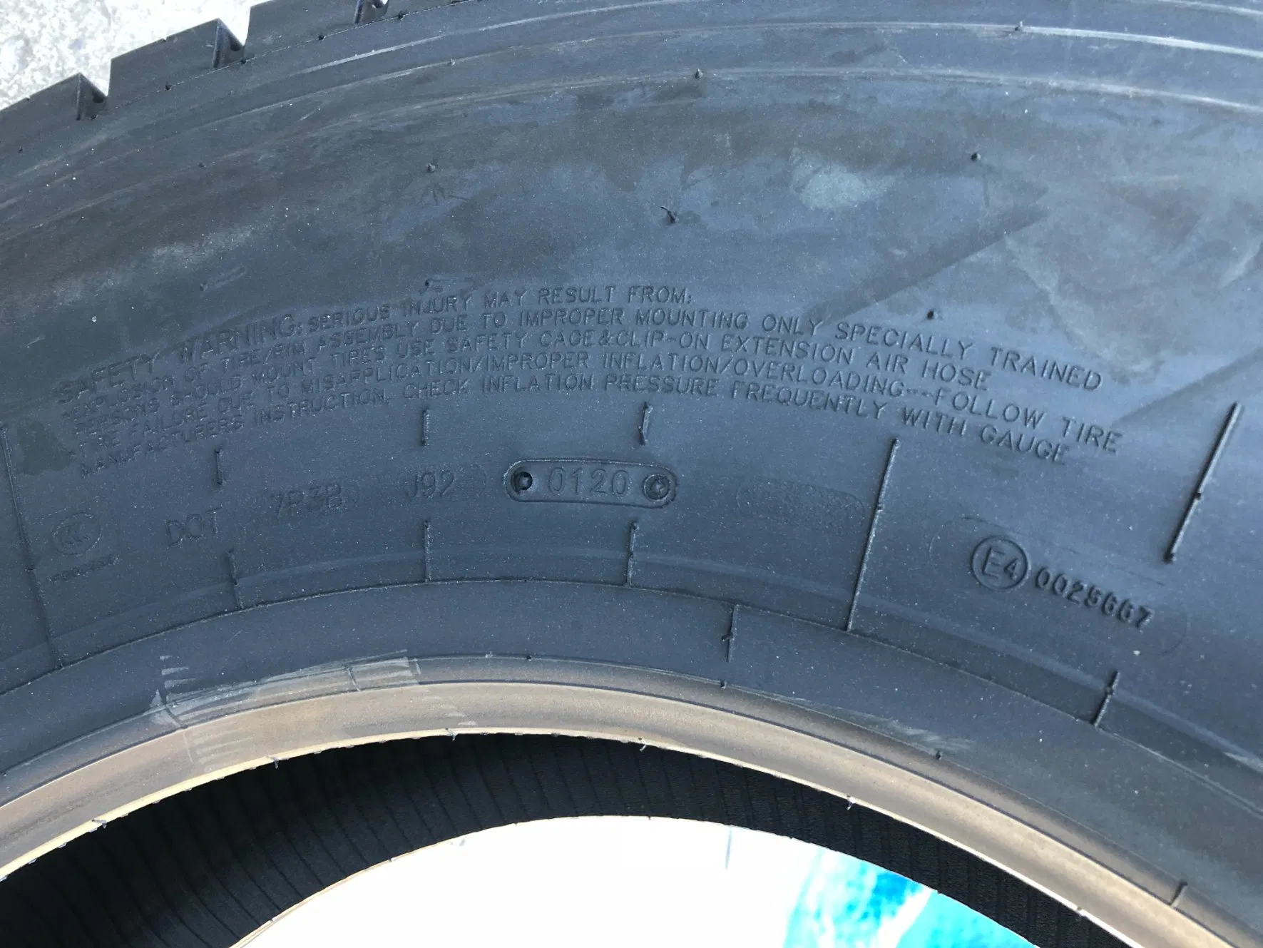 Truck Tire Constancy 12R22.5 Heat-Resistant High Load 1200kg Anti-Burst for Middle East Market