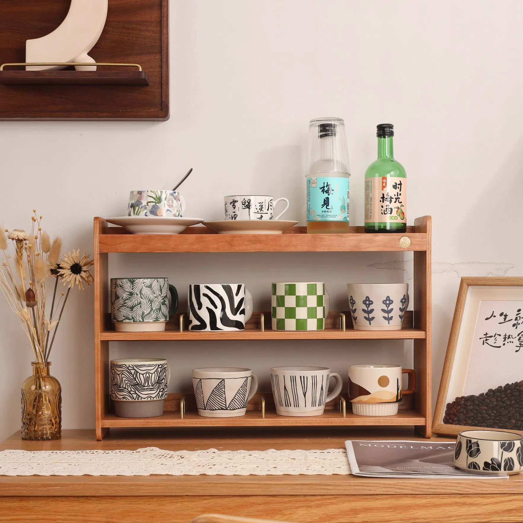 Акриловая полка для кухни: хранение чашек и специй