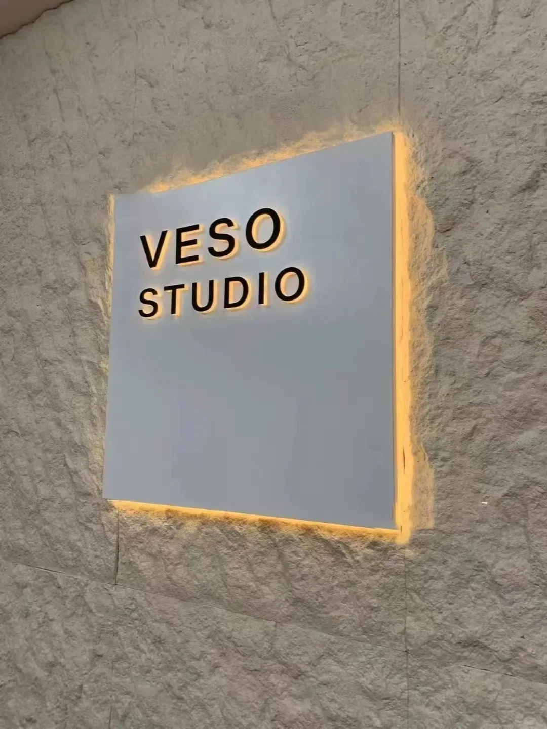 Soft Porcelain Products, Rock Plate Customization, Old Building, Commercial Space Decoration