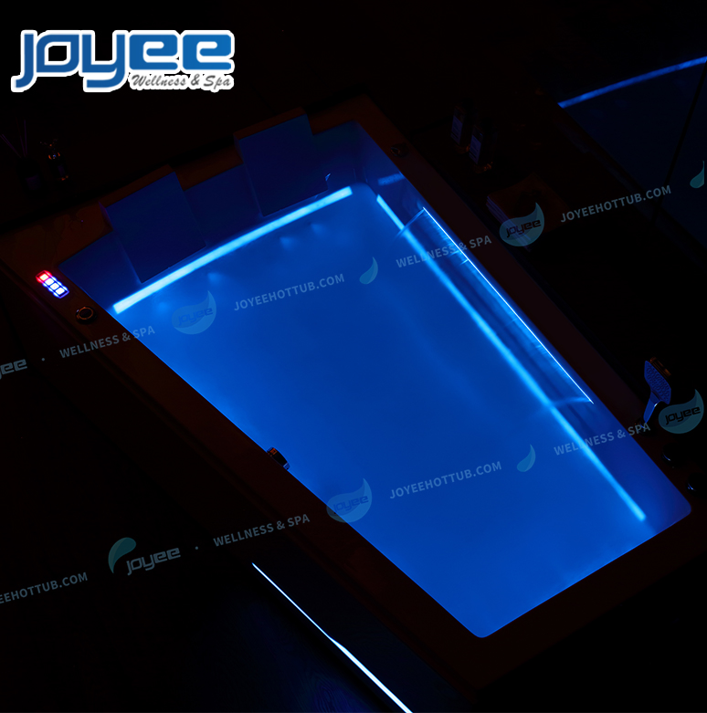 Угловая акриловая ванна с гидромассажем и подсветкой на 2-х человек