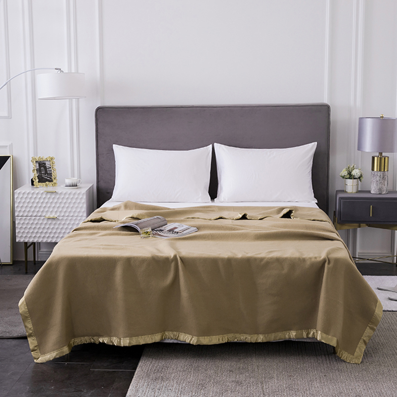 Custom Hotel Logo Printing 100% Polyester Flannel Blanket