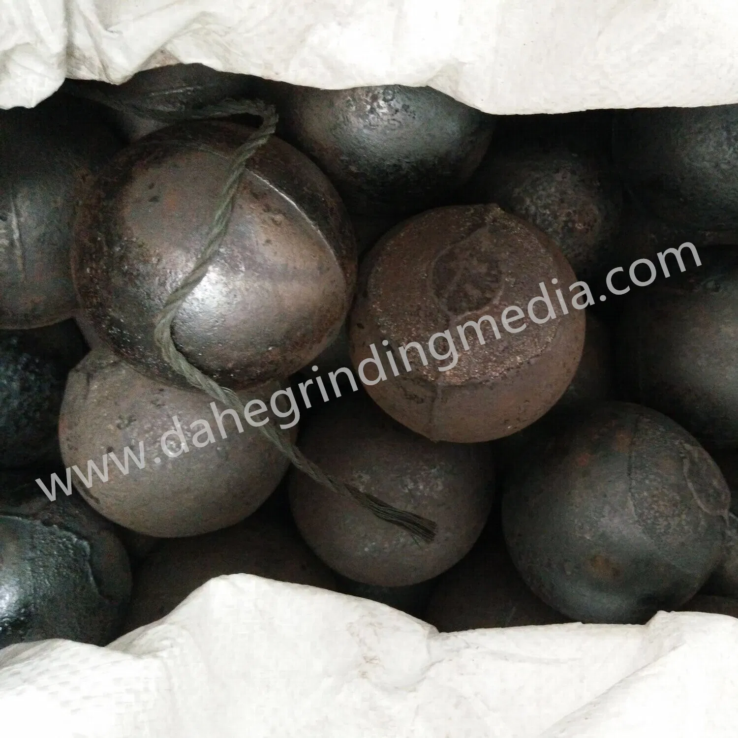 Мелющий шар низкохромовый 17-130 мм для цементных заводов