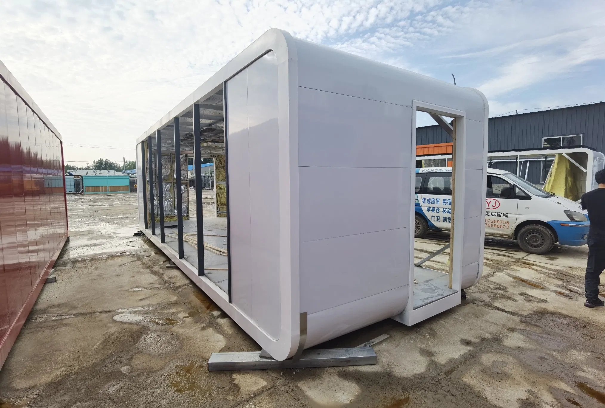 Hot Sale Outdoor Sandy Beach Bedroom Sleeping/Office Pods Tiny House Camping Cabin Mobile Prefab Apple Cabin