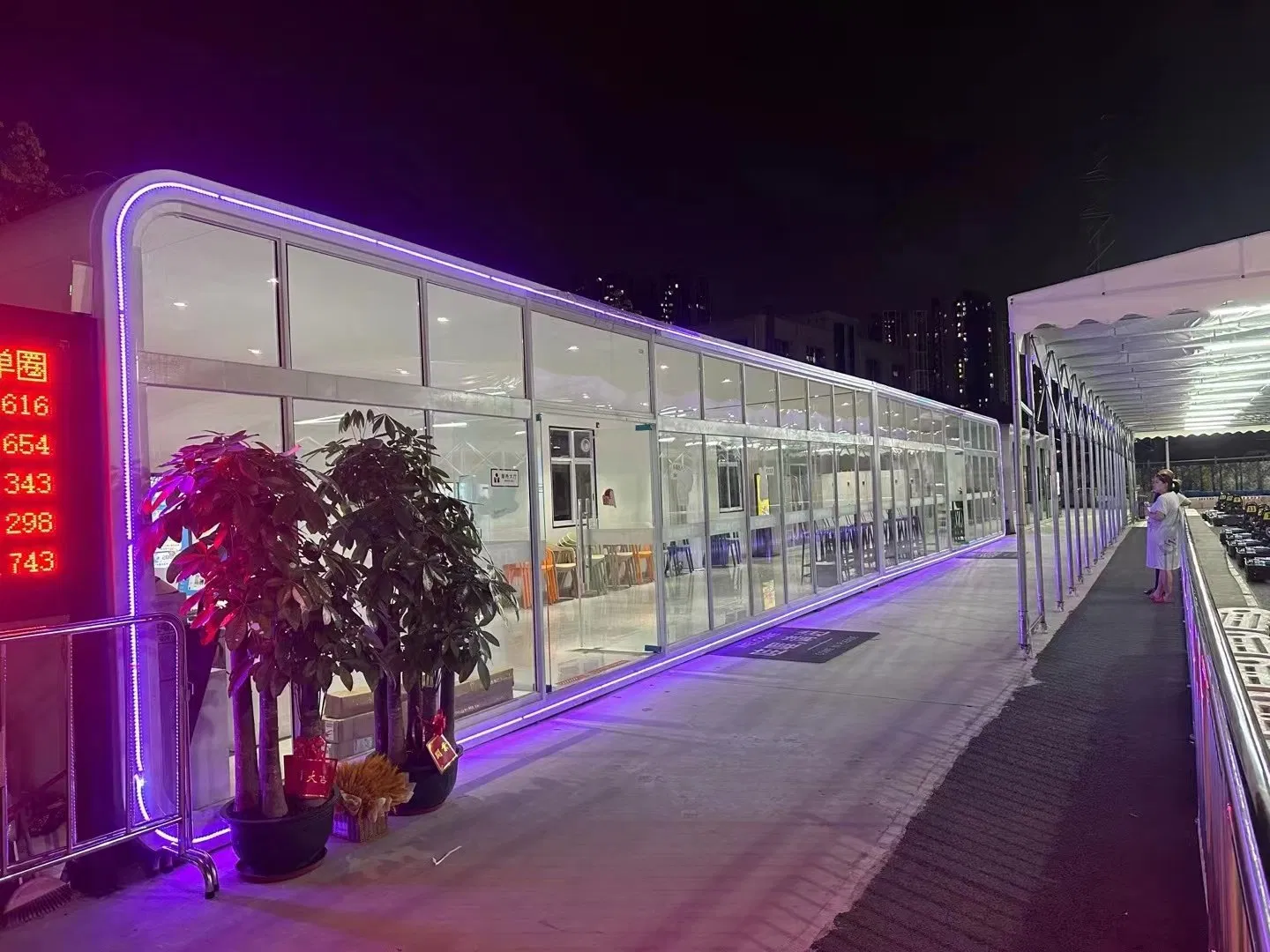 2025 Outdoor Prefab House Living and Working Apple Cabin Design Office Pod