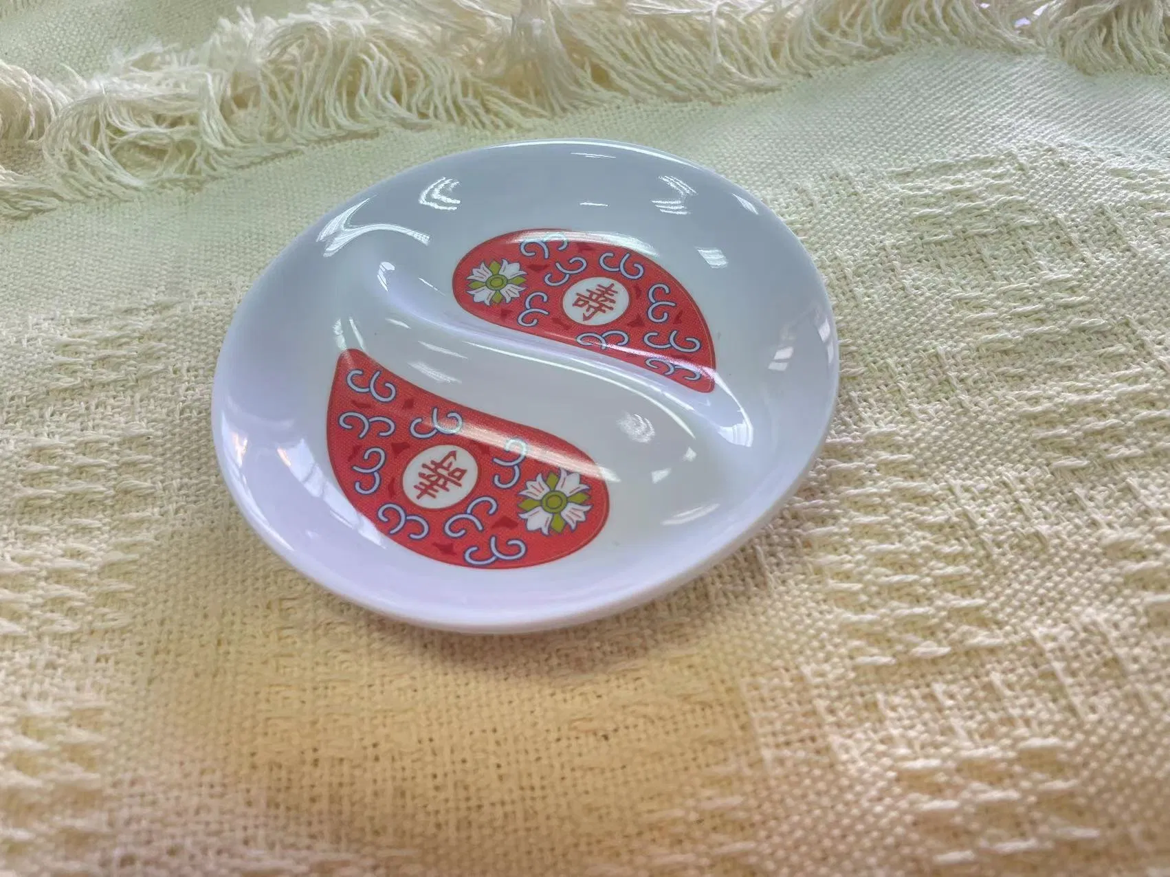 Wholesale Bulk Red Melamine 2-Divided Round Dipping Sauce Dish for Restaurant