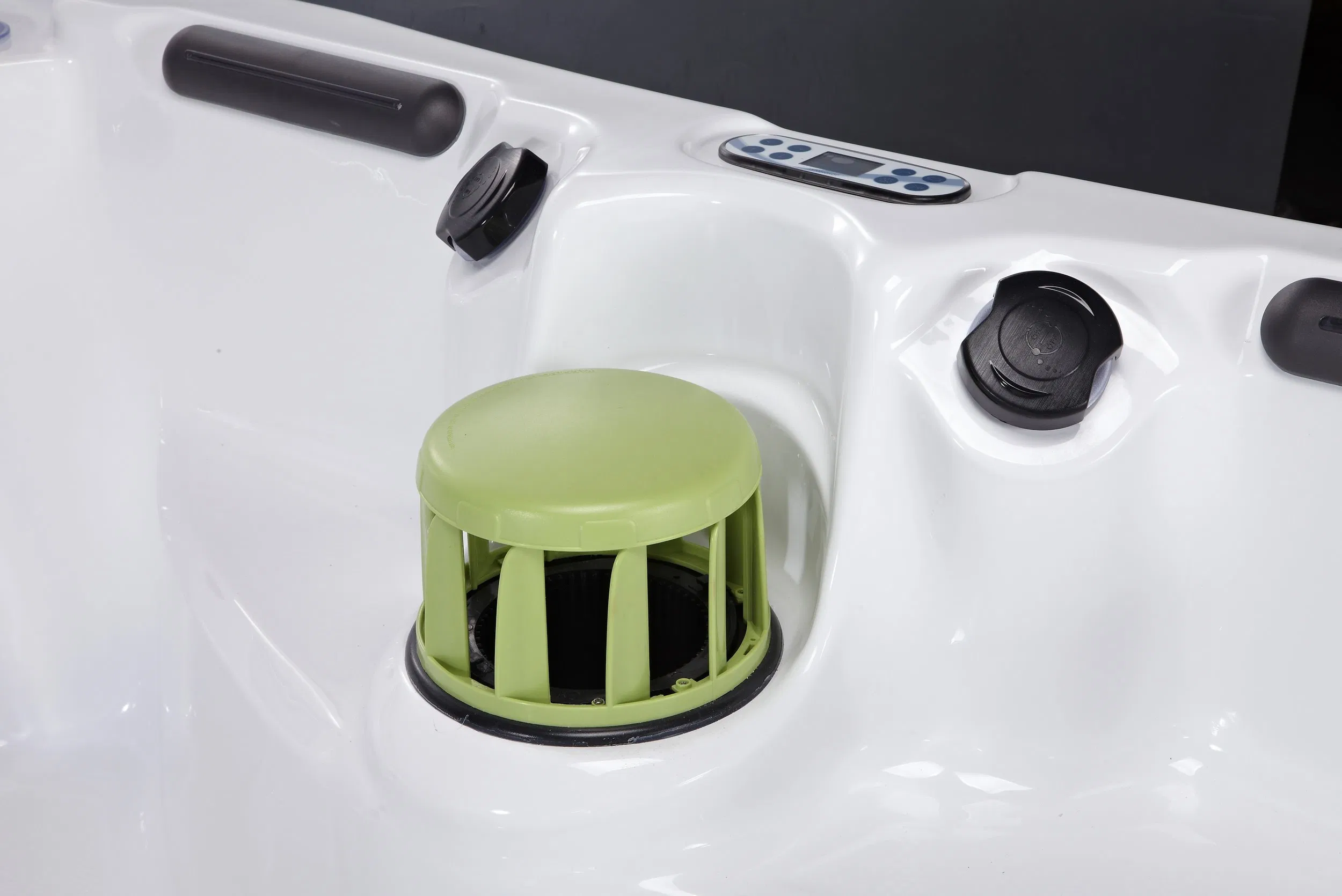 Детский СПА-бассейн с гидромассажем и подсветкой