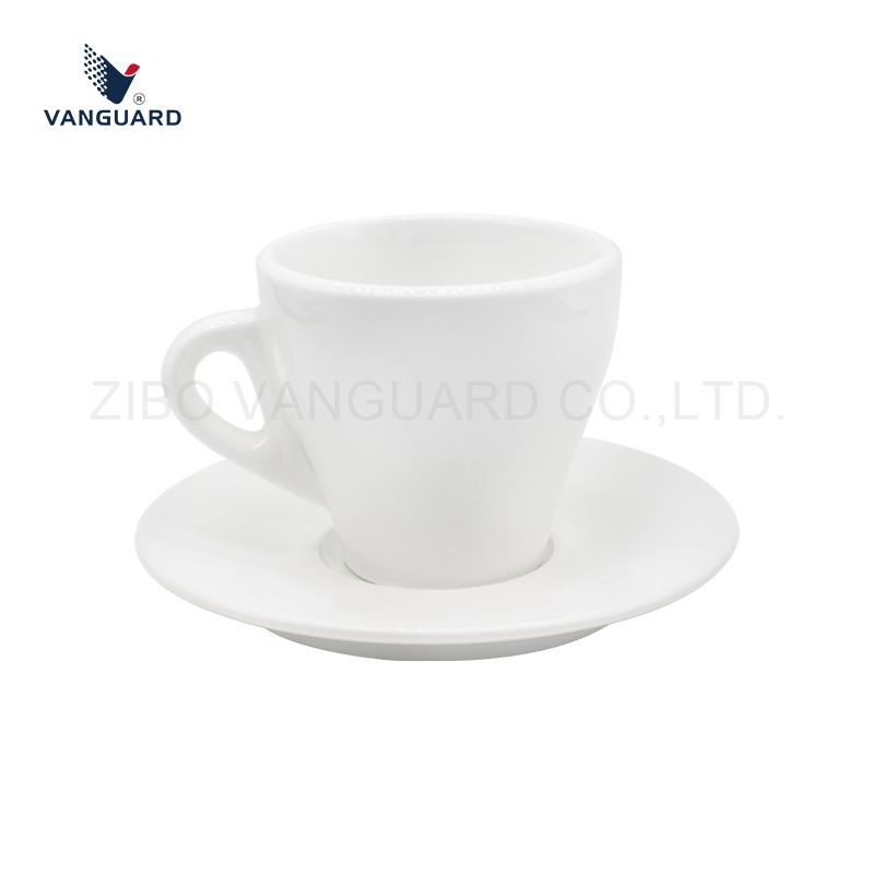 Набор фарфоровых чашек для эспрессо с блюдцами