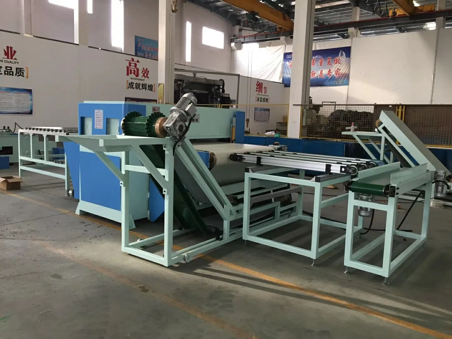 Автоматический станок для резки LVT и винилового покрытия