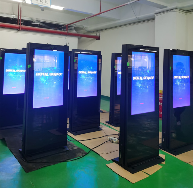 Двусторонний уличный рекламный экран-киоск 55 дюймов