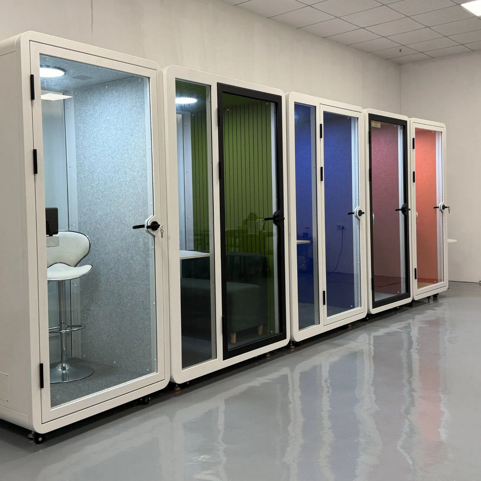 Premium Soundproof Booth Offering 30-35 dB Noise Isolation