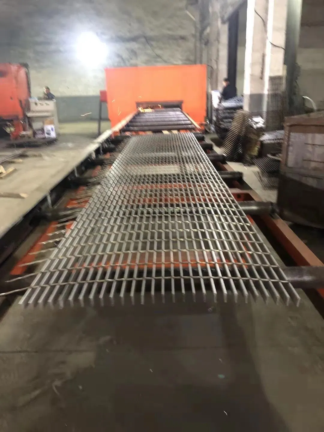 Stainless Catwalk Steel Grating/ Punched Decking/Grip Strut/Safety Grating