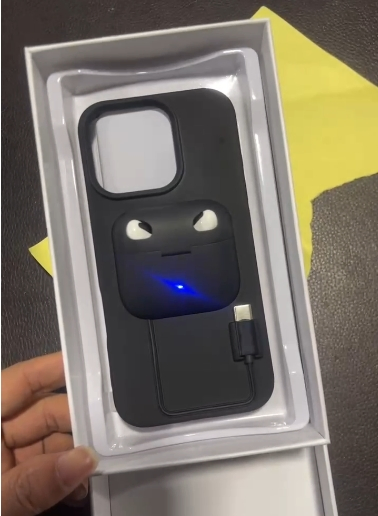 Чехол для iPhone 16 Pro Max с местом для AirPods