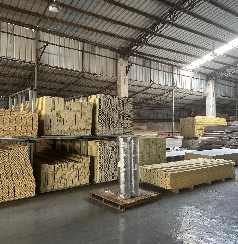 Wooden Grain WPC Grille Board Wall Panel Home Decoration Flame Retardant Plastic Building Material