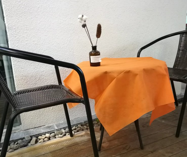 Disposable Non Woven Tablecloth TNT Fabric Banquet Tablecloth and Hotel Table Cover