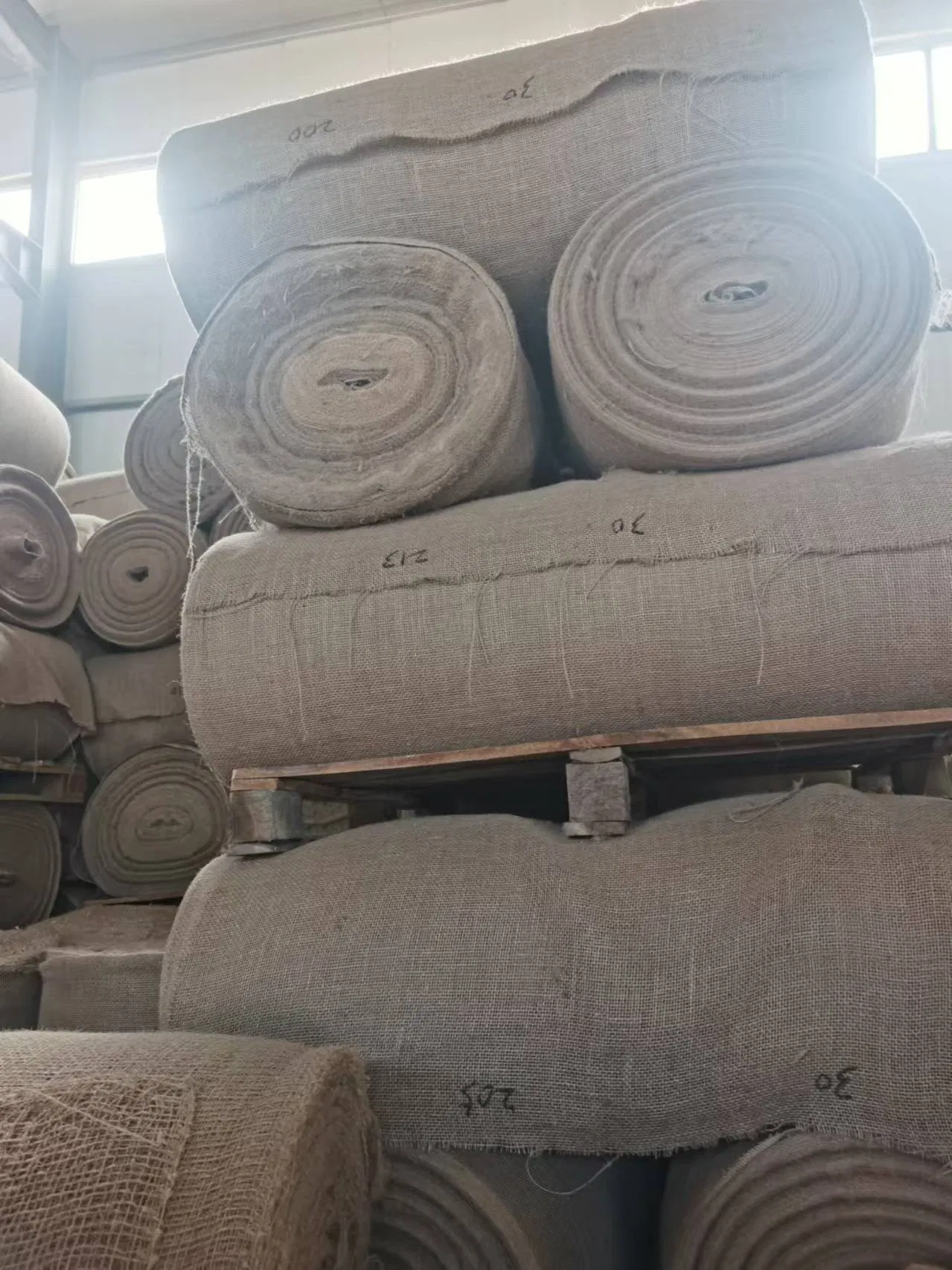 Natural Burlap Table Runners, 12 X 108 Inch Rustic Jute Table Runner and Placemats Bulk