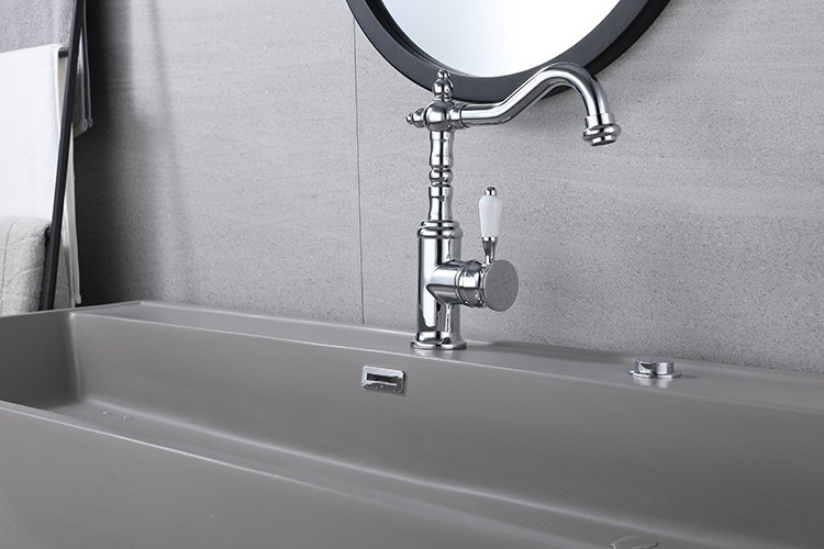 UK, Europe, Australia Classical Chromed Finish Single Lever Handle Brass Kitchen Faucet Mixer
