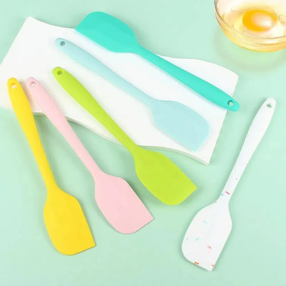 Wholesale SGS Food Grade Cream Kitchen Appliance Tool Silicone Spatula