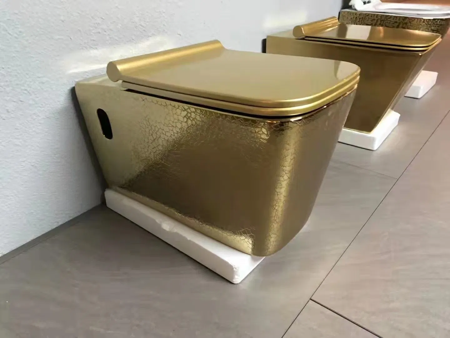 Modern Rimless Flush P-Trap Wall Hung Toilet High HDPE Plastic Floor Mounted Hidden Toilet Tank