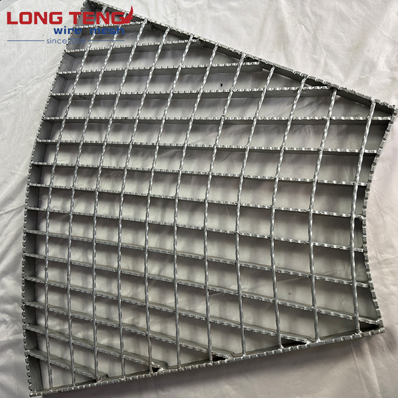 Hot-DIP Galvanized Steel Grating Cover Plate Platform Step Plate Drain Trench Cover Rain Water Drain Grille Steel Grating
