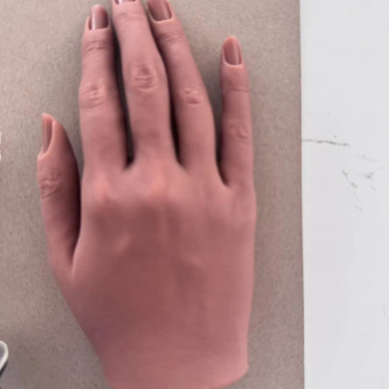 Versatile Silicone Fake Hands Model for Professional Makeup and Prosthetics