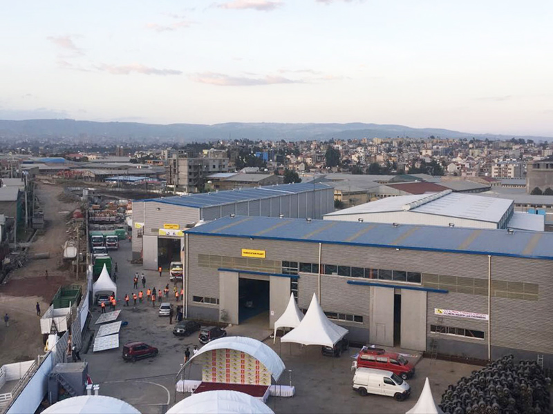 Customized Fast Assembly Light Steel Structure Building Industrial Prefab/Prefabricated Workshop Warehouse