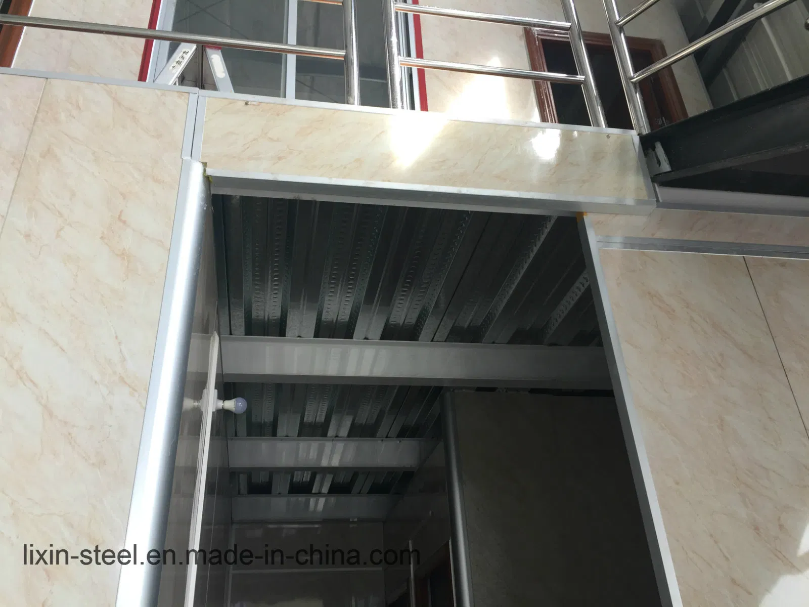 Good Looking Prefab Steel Frame with Sandwich Roof and Wall Panel