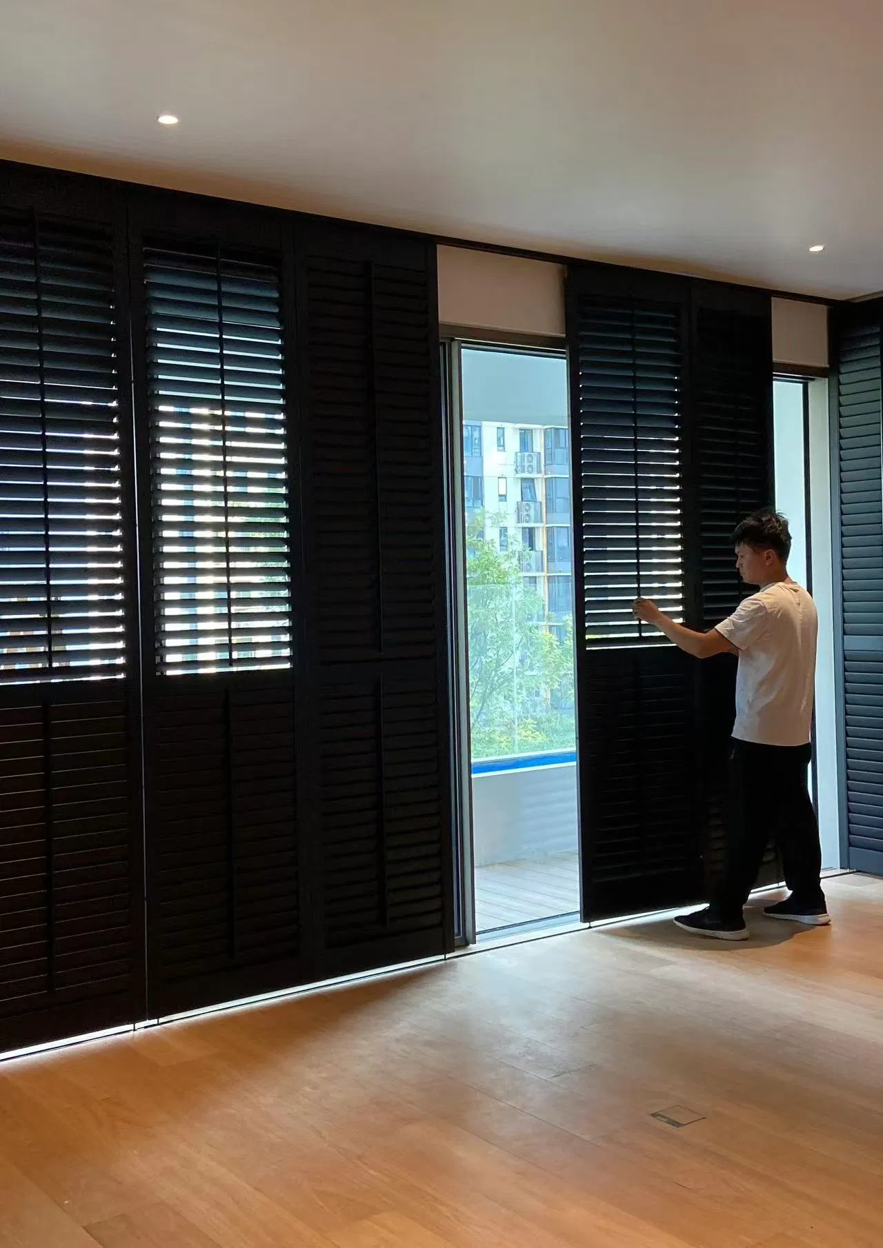Factory Direct Supply Modern Style Hinged Bi-Folding Shutter for Window Plantation Shutters