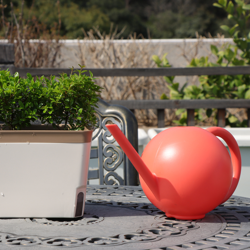 Gardening Products Cute Small Plastic Watering Can Ball 1.5L for Plants