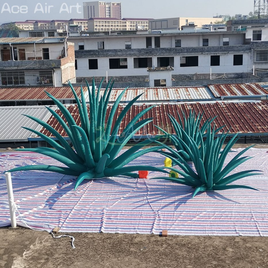 Giant Inflatable Agave Plant Inflatable Succulent Decor for Desert Themed Events, Festival Decorations & Outdoor Art Installations
